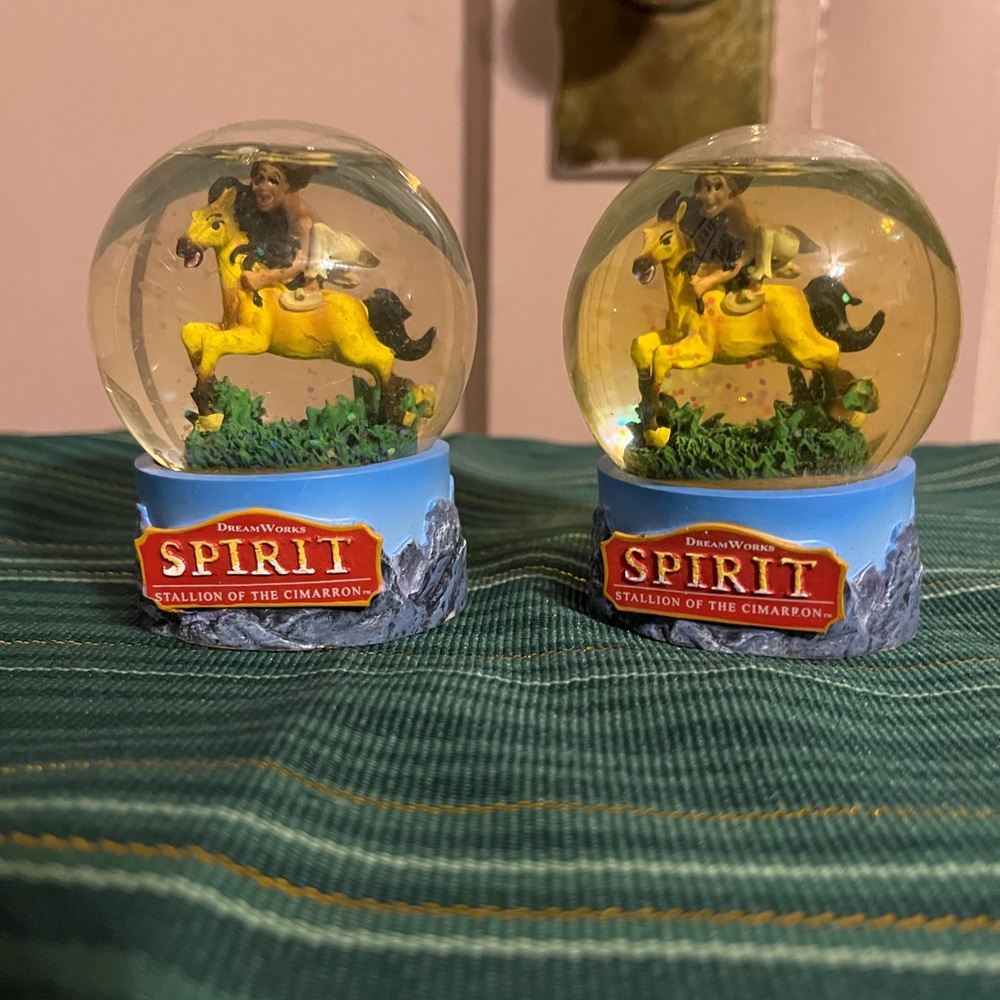 DreamWorks Spirit Yellow Horse Snow Globes with Blue Bases